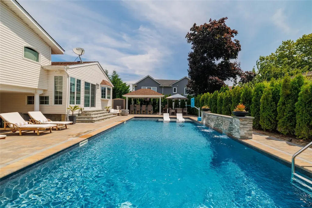 1970 Leonard Lane Merrick NY 11566