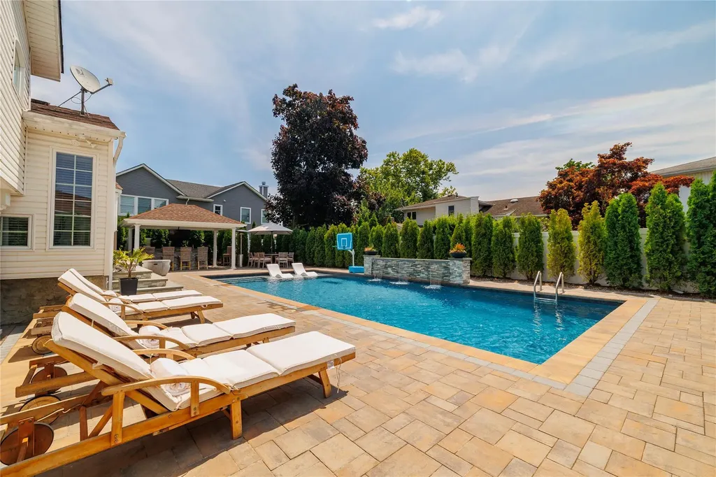 1970 Leonard Lane Merrick NY 11566