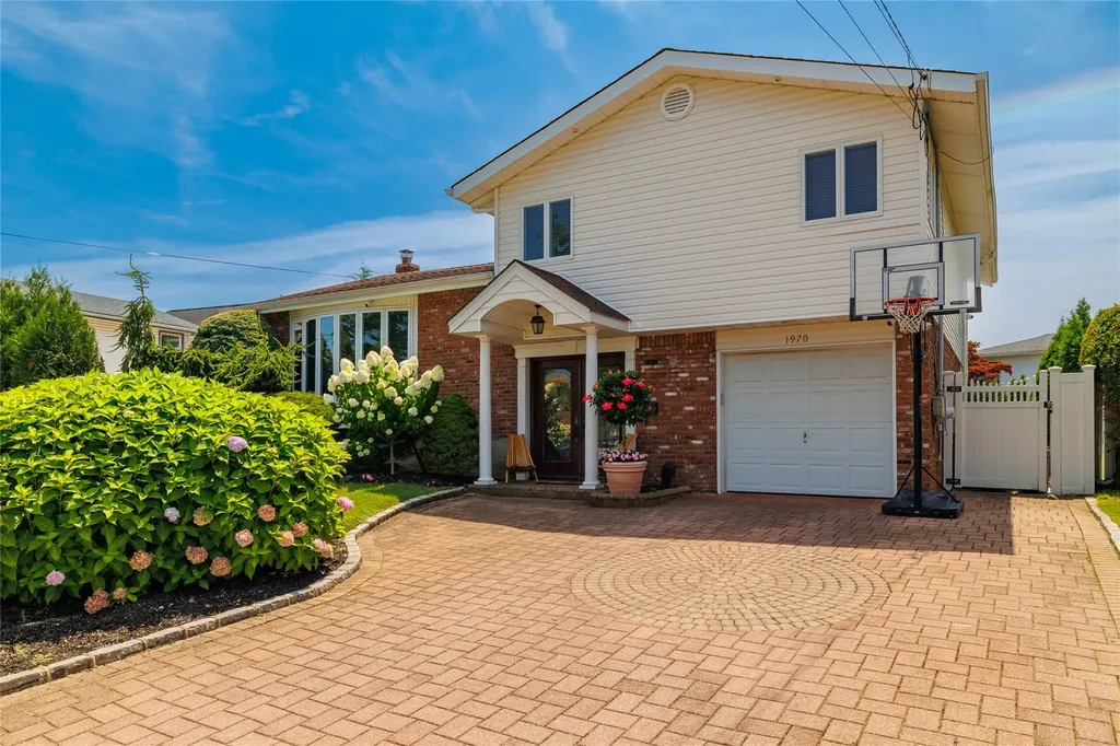 1970 Leonard Lane Merrick NY 11566