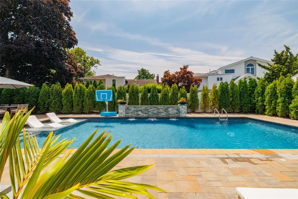 1970 Leonard Lane Merrick NY 11566