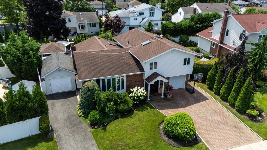 1970 Leonard Lane Merrick NY 11566