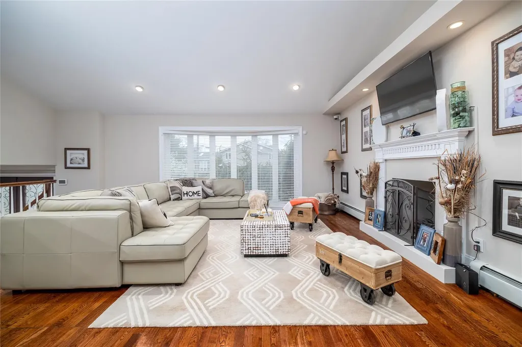 1970 Leonard Lane Merrick NY 11566