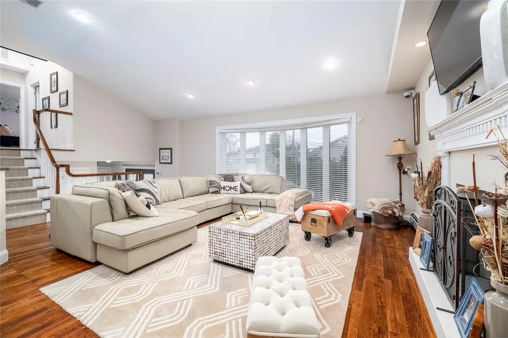 1970 Leonard Lane Merrick NY 11566