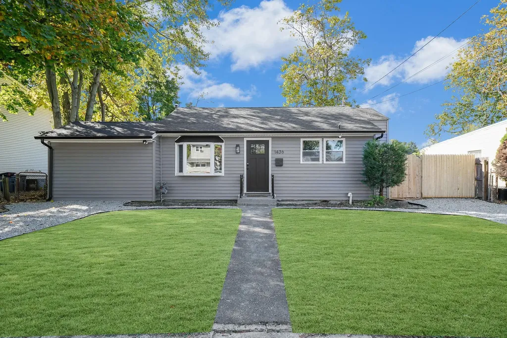 1436 Lombardy Boulevard Bay Shore NY 11706