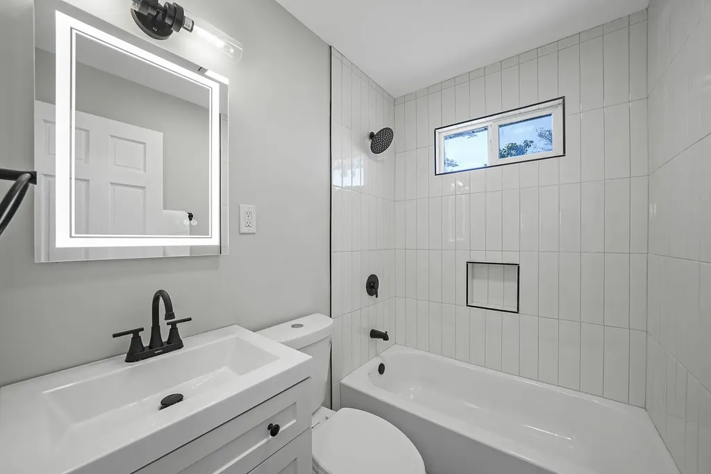 1436 Lombardy Boulevard Bay Shore NY 11706