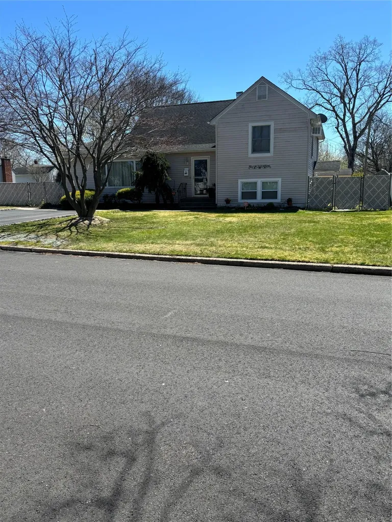 1 Leonard Lane Centereach NY 11720