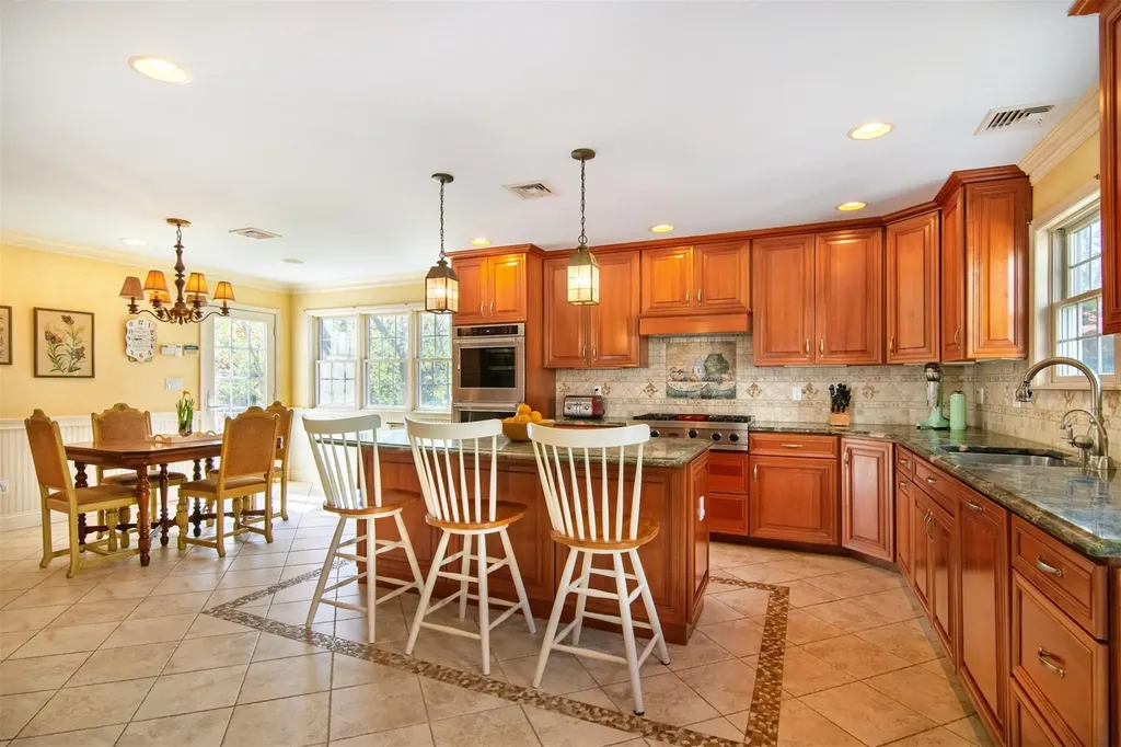 22 Northway Bronxville NY 10708