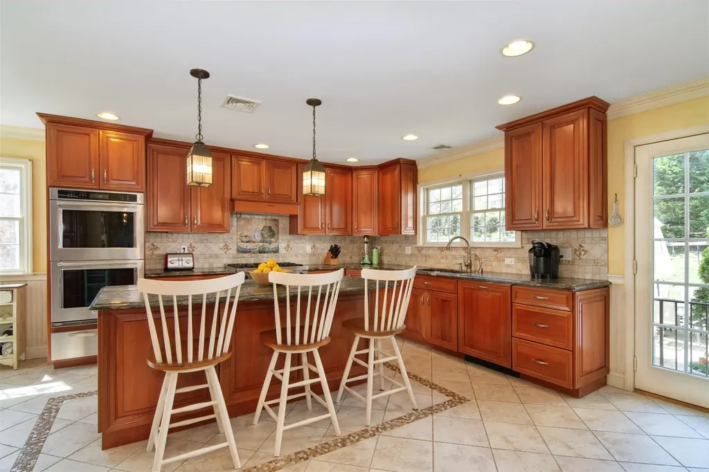 22 Northway Bronxville NY 10708