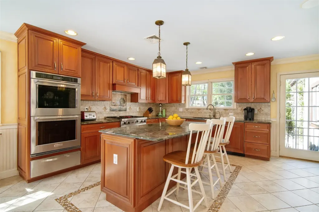 22 Northway Bronxville NY 10708