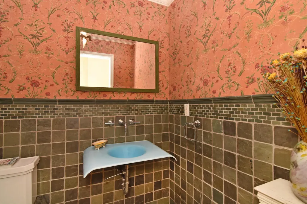 22 Northway Bronxville NY 10708