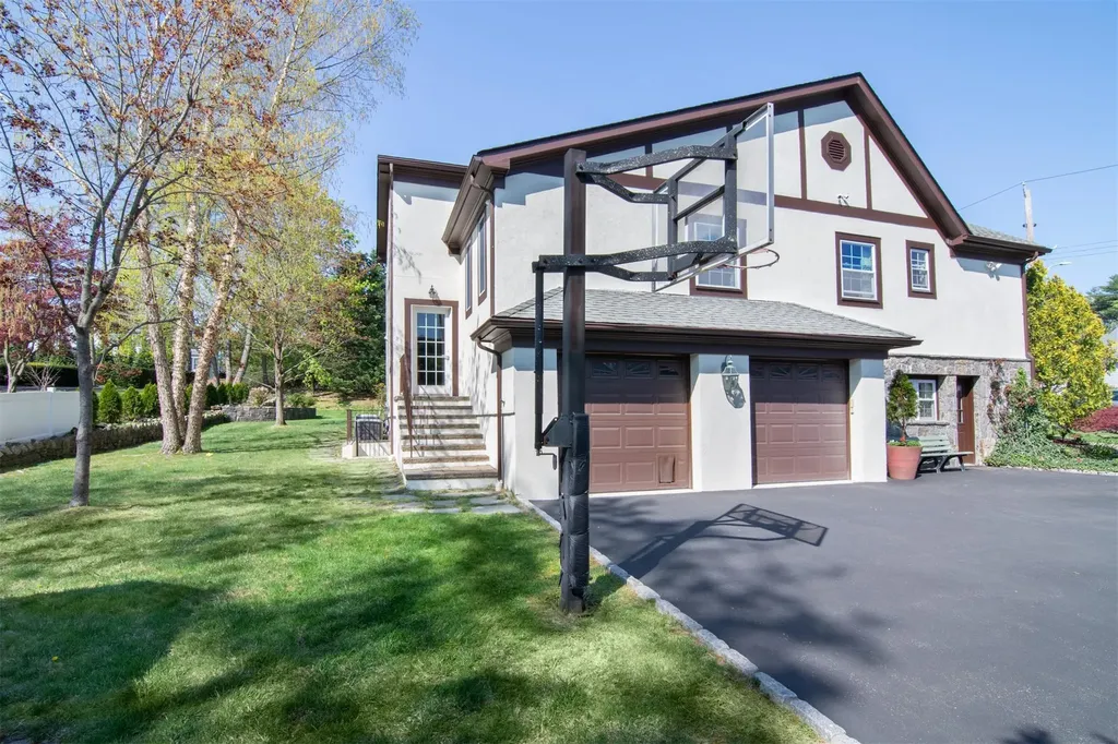 22 Northway Bronxville NY 10708