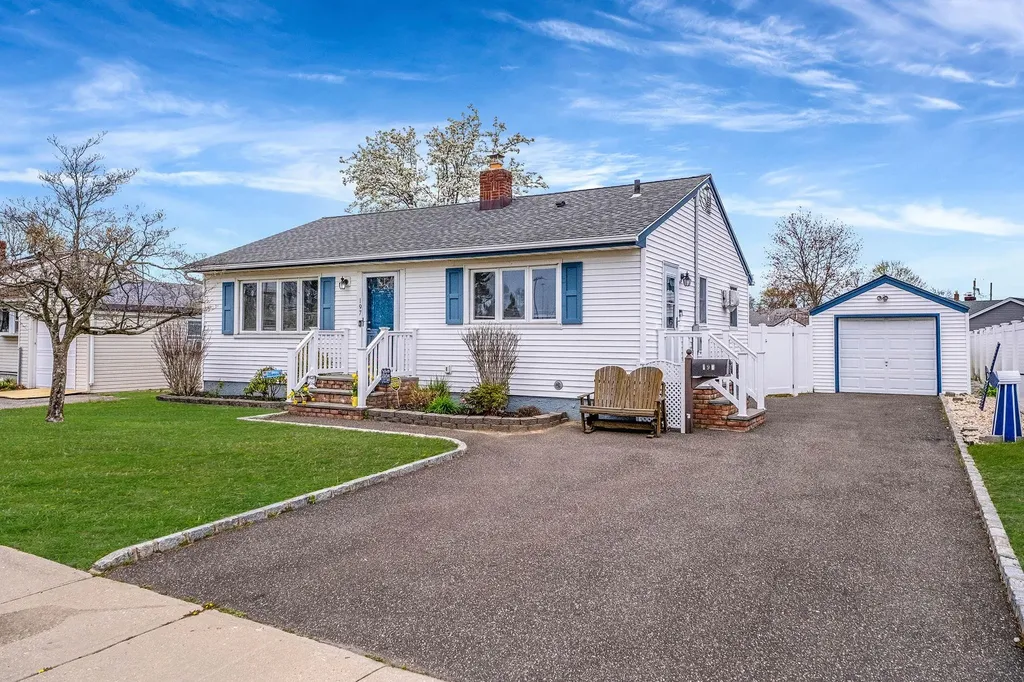 197 Arnold Avenue West Babylon NY 11704