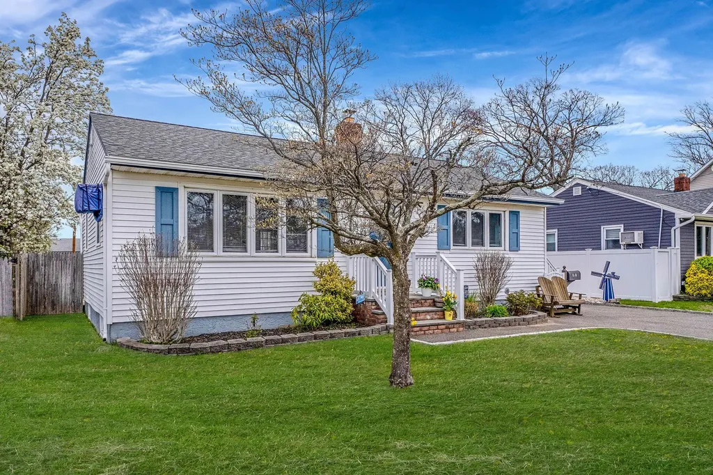 197 Arnold Avenue West Babylon NY 11704