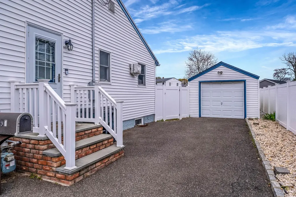 197 Arnold Avenue West Babylon NY 11704