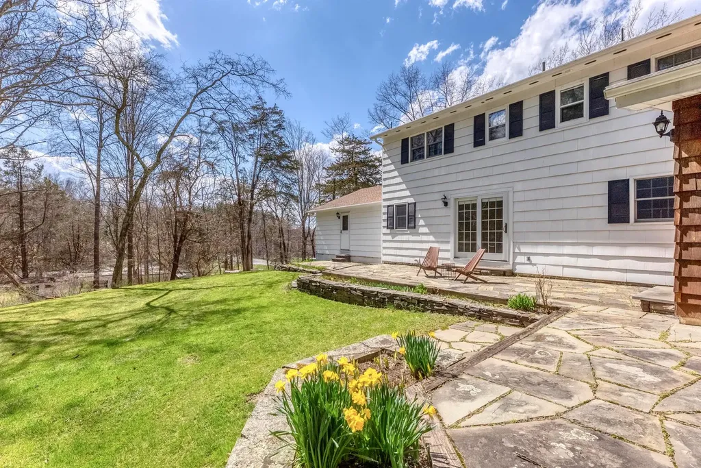 2963 State Route 209 Kingston NY 12401
