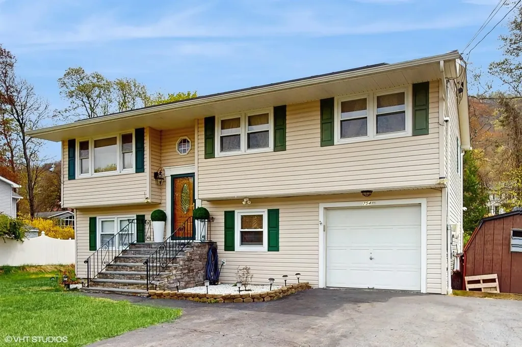 754 Wolcott Avenue Beacon NY 12508