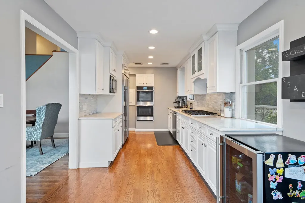 4 Nora Lane Plainview NY 11803