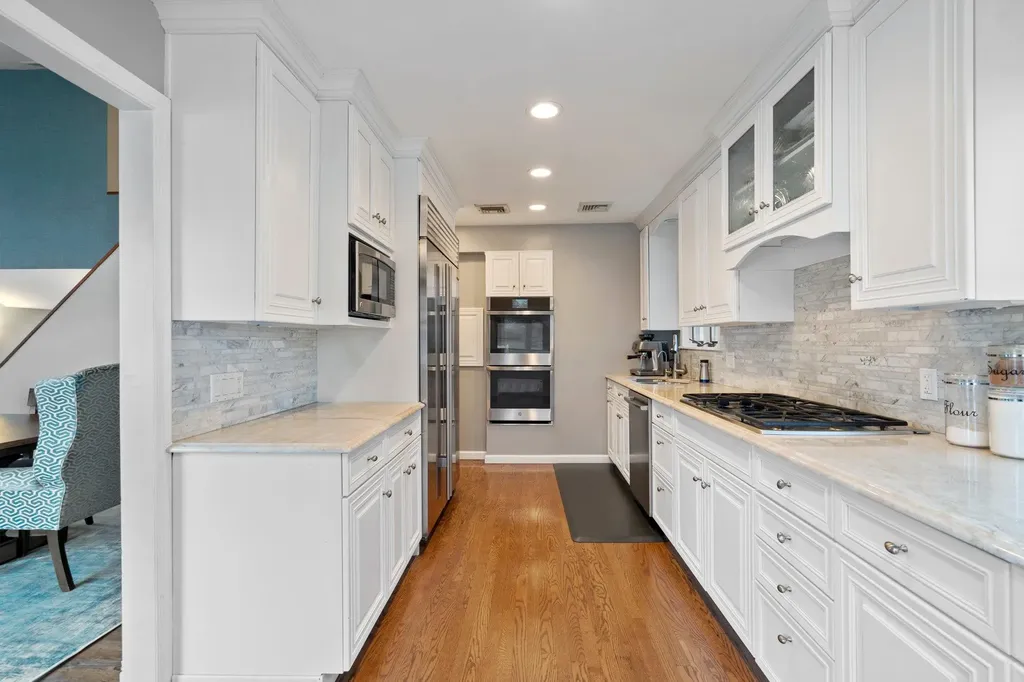 4 Nora Lane Plainview NY 11803