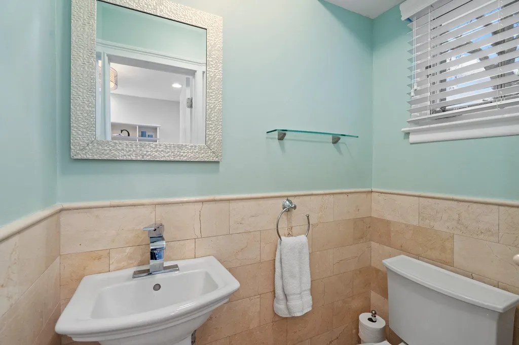 4 Nora Lane Plainview NY 11803