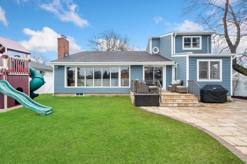 4 Nora Lane Plainview NY 11803