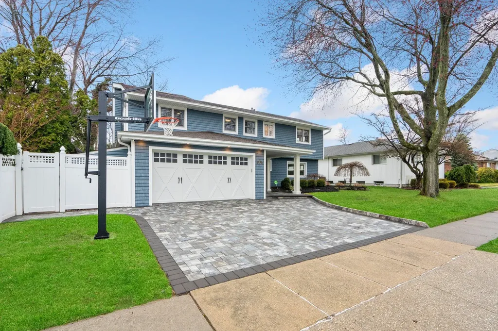 4 Nora Lane Plainview NY 11803