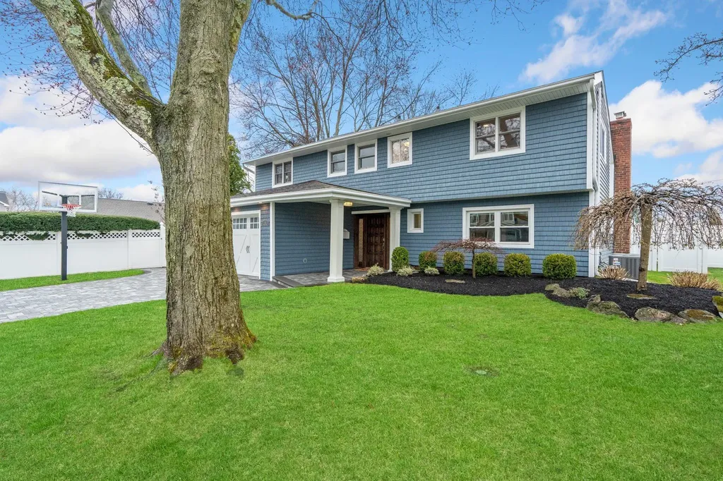 4 Nora Lane Plainview NY 11803