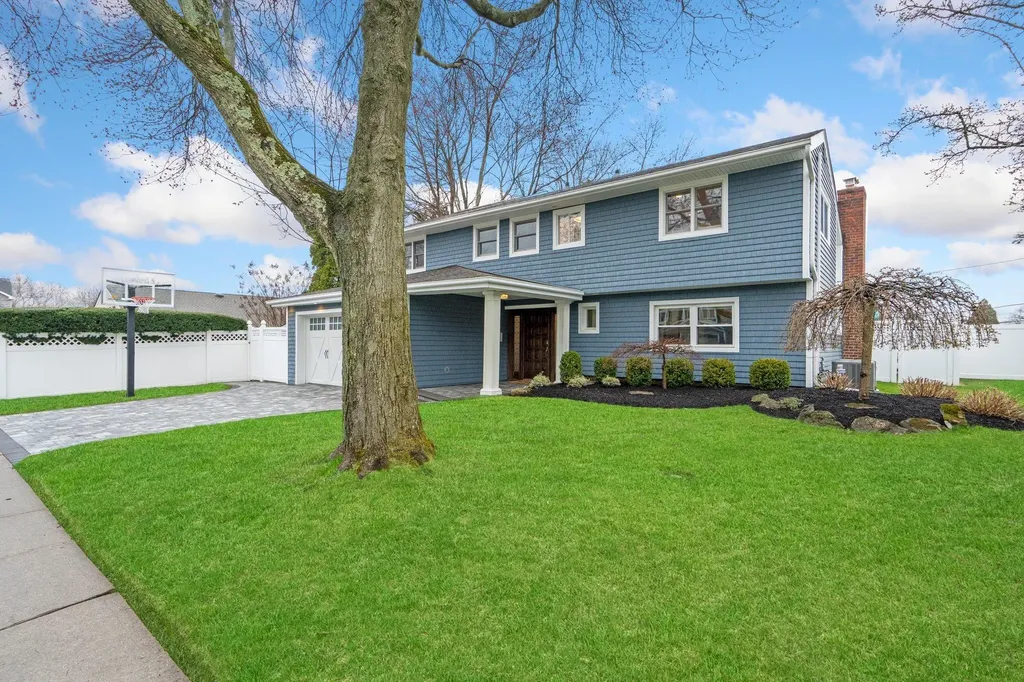 4 Nora Lane Plainview NY 11803