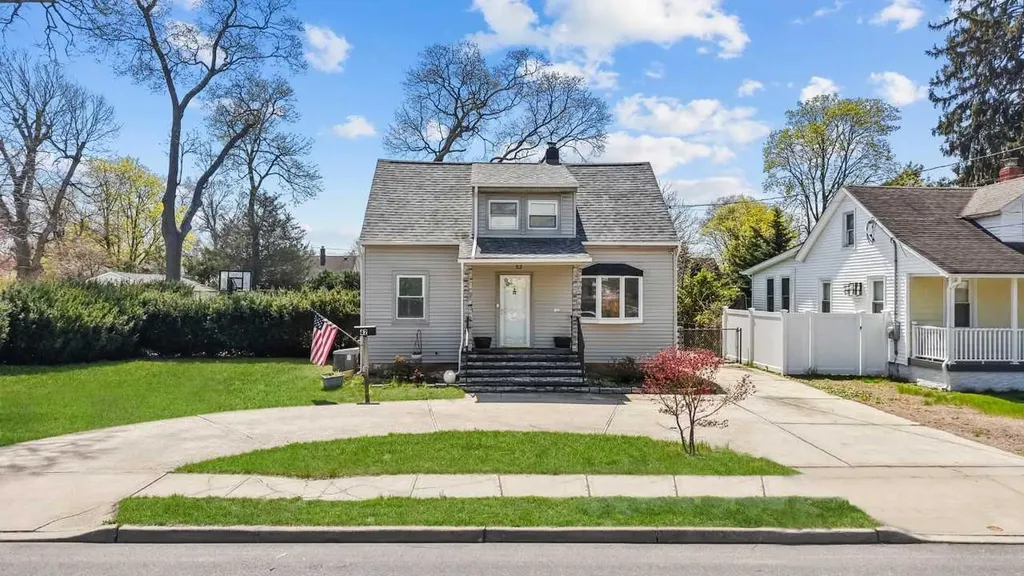42 Bittermint Street Islip NY 11751