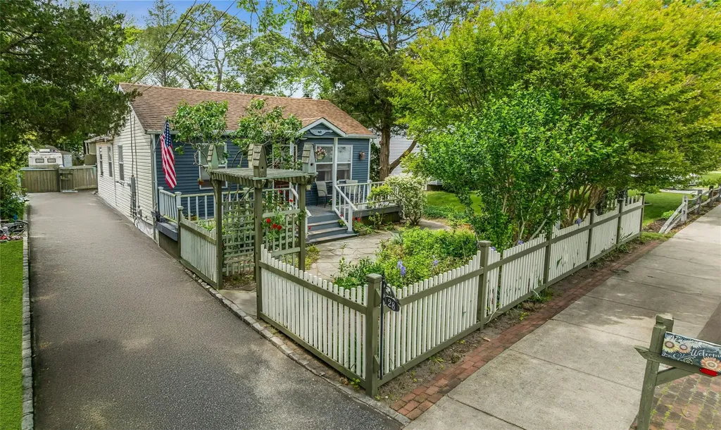 28 Marshall Drive Selden NY 11784