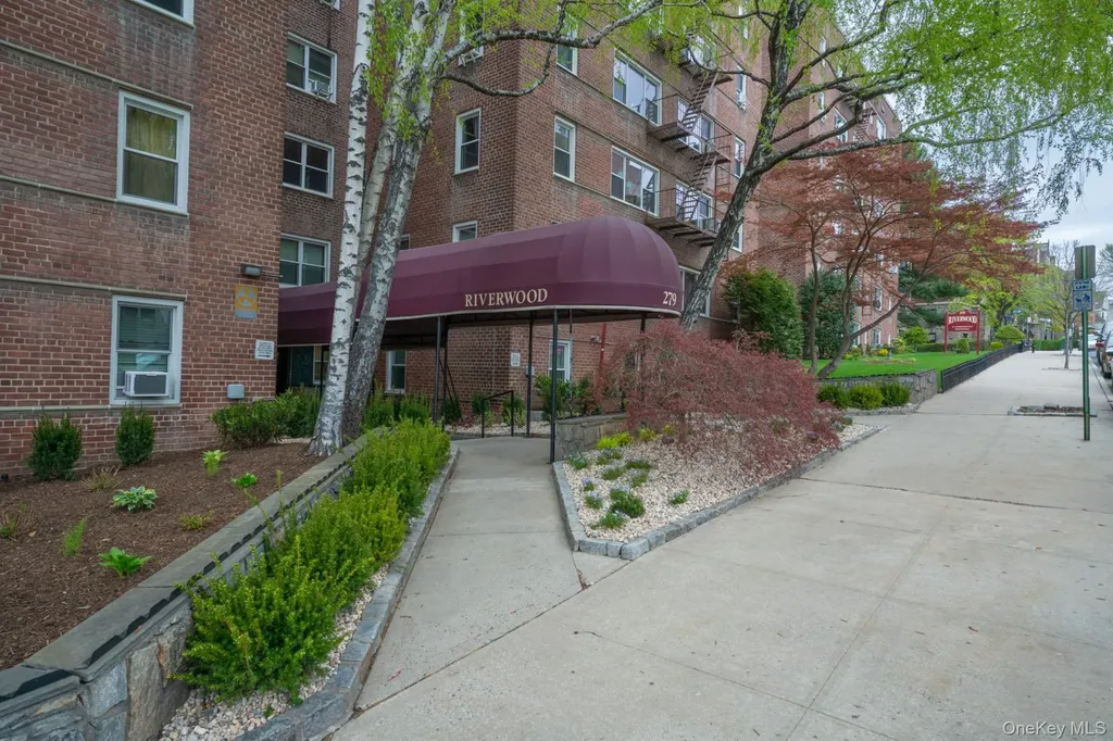 279 N Broadway Yonkers NY 10701