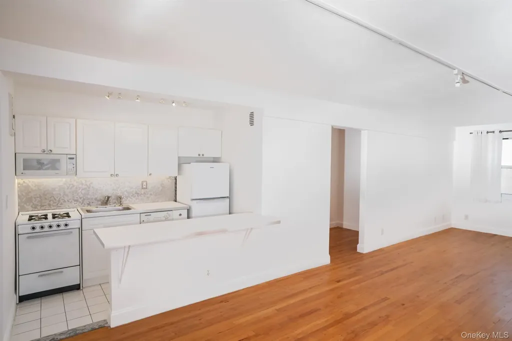 279 N Broadway Yonkers NY 10701