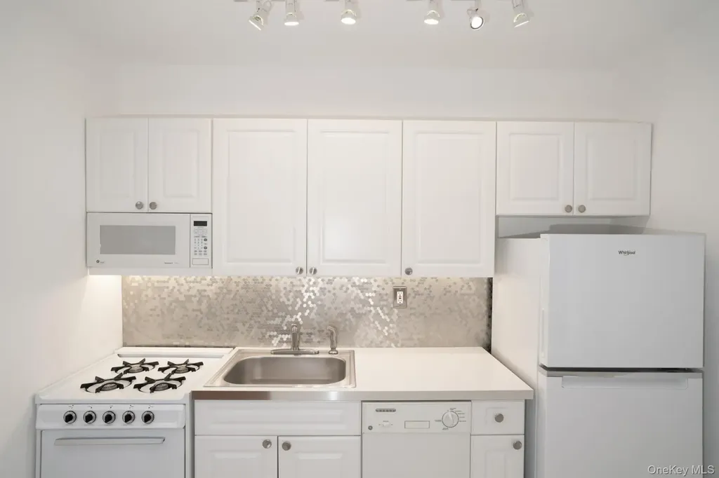 279 N Broadway Yonkers NY 10701