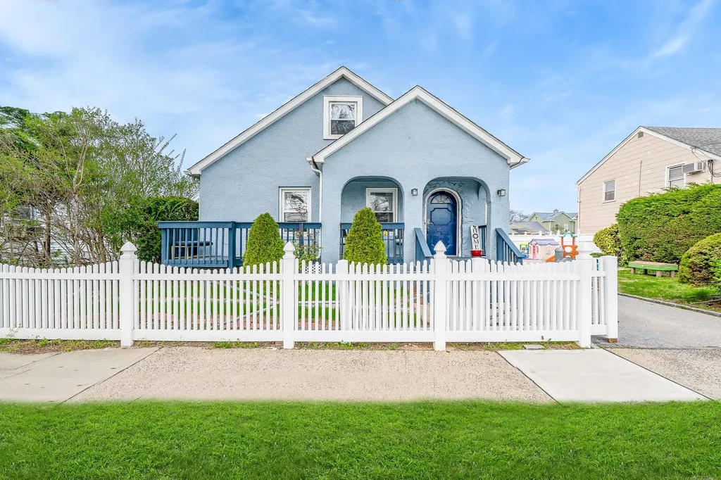 16 Atlantic Avenue Freeport NY 11520