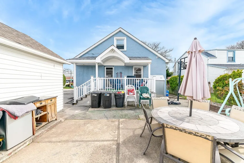 16 Atlantic Avenue Freeport NY 11520