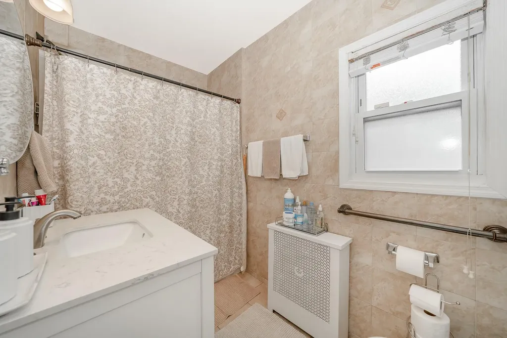 16 Atlantic Avenue Freeport NY 11520