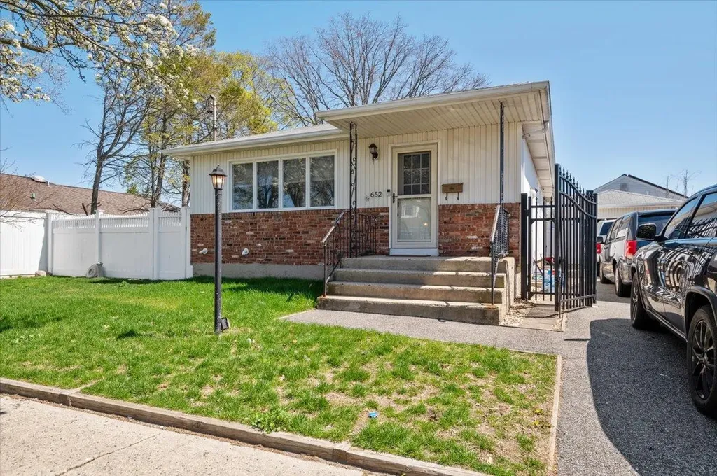 652 Stewart Avenue Bethpage NY 11714