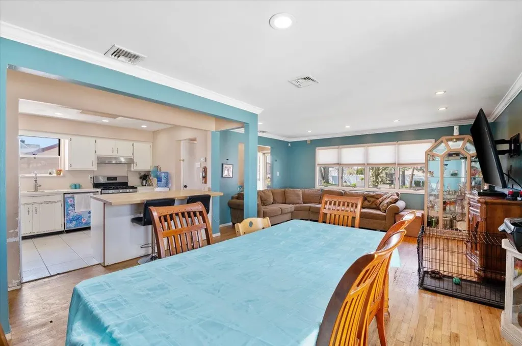 652 Stewart Avenue Bethpage NY 11714