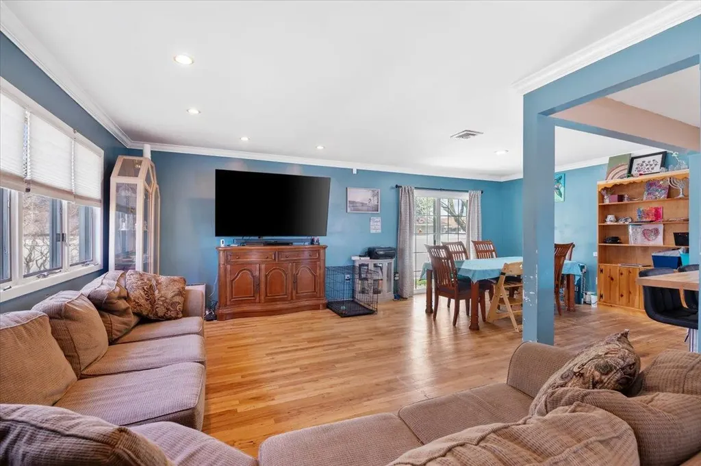652 Stewart Avenue Bethpage NY 11714