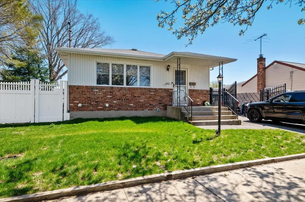 652 Stewart Avenue Bethpage NY 11714