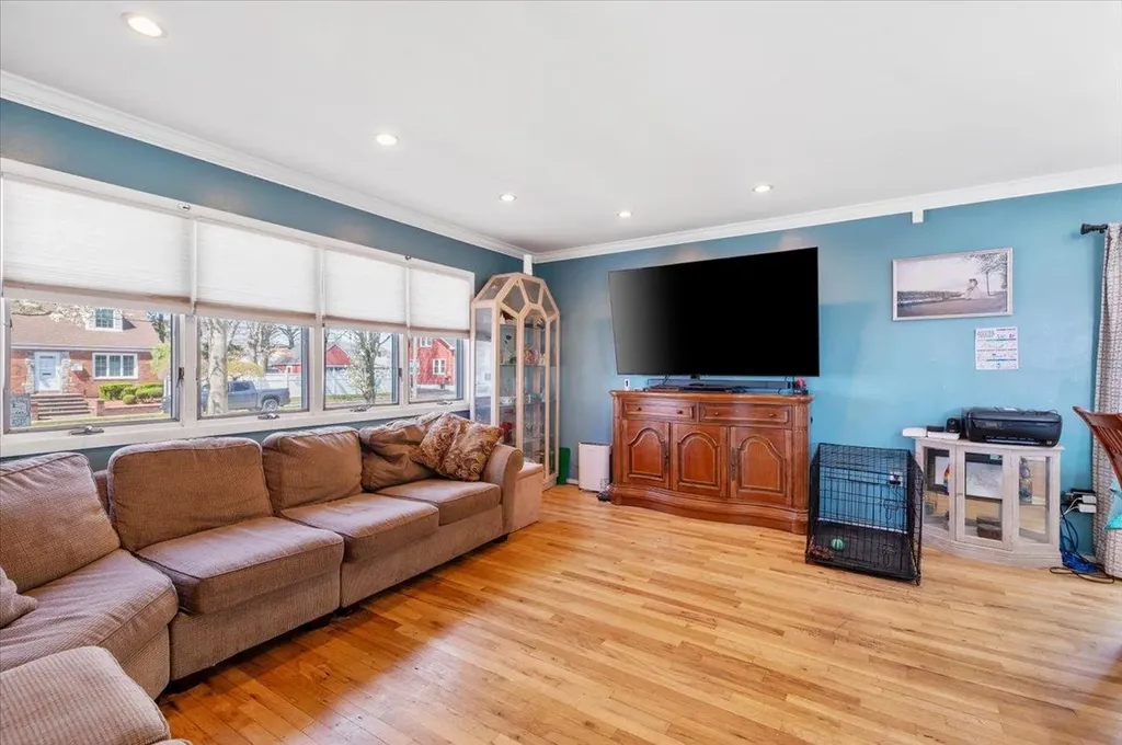 652 Stewart Avenue Bethpage NY 11714