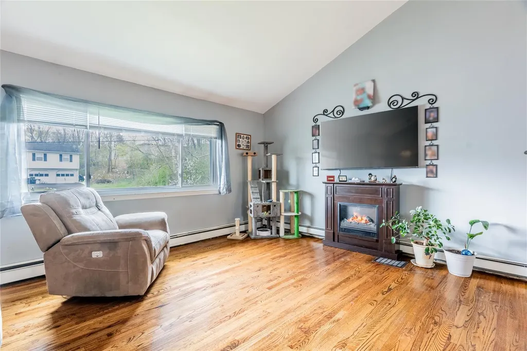 12 Truex Circle New Windsor NY 12553