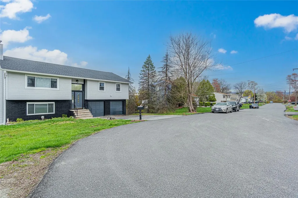 12 Truex Circle New Windsor NY 12553