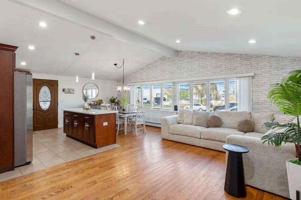 746 S Ocean Avenue Freeport NY 11520