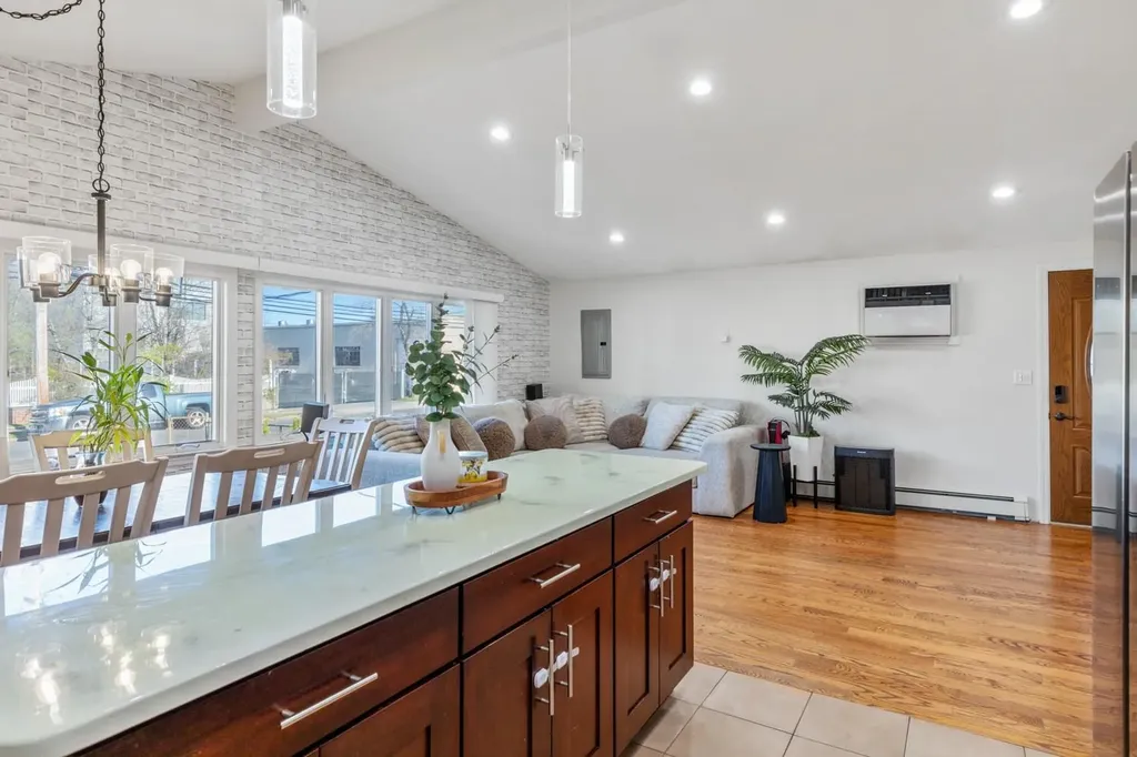 746 S Ocean Avenue Freeport NY 11520