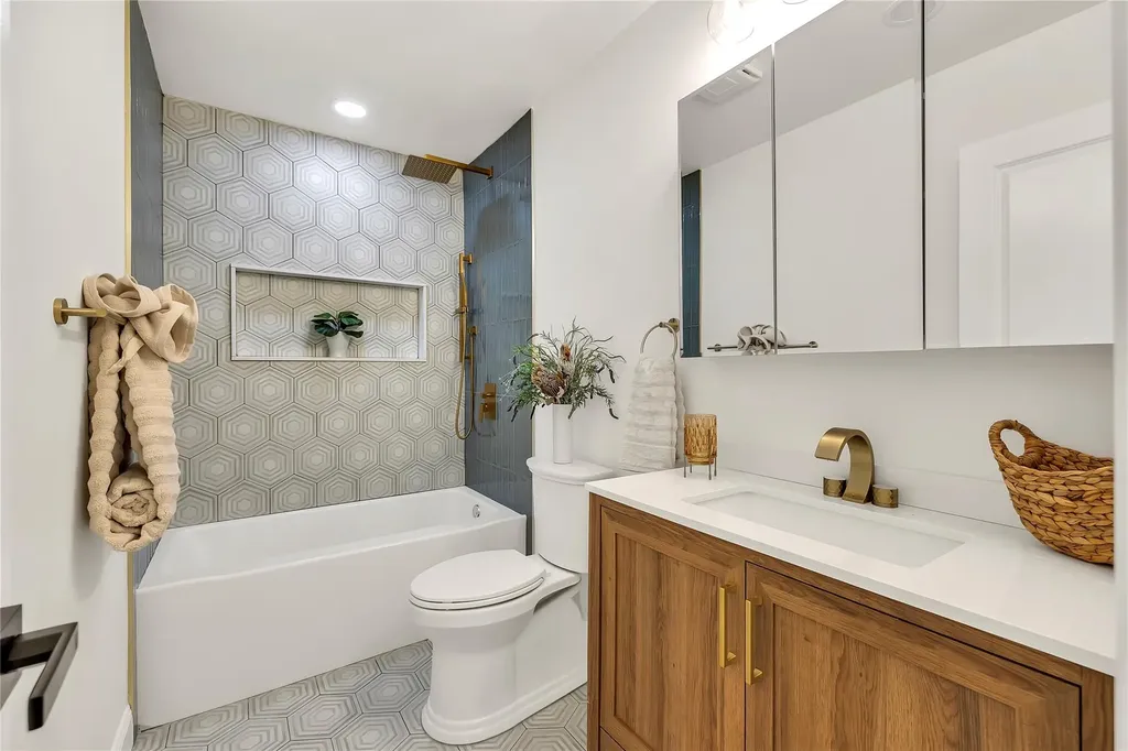 19 Hancock Court Coram NY 11727