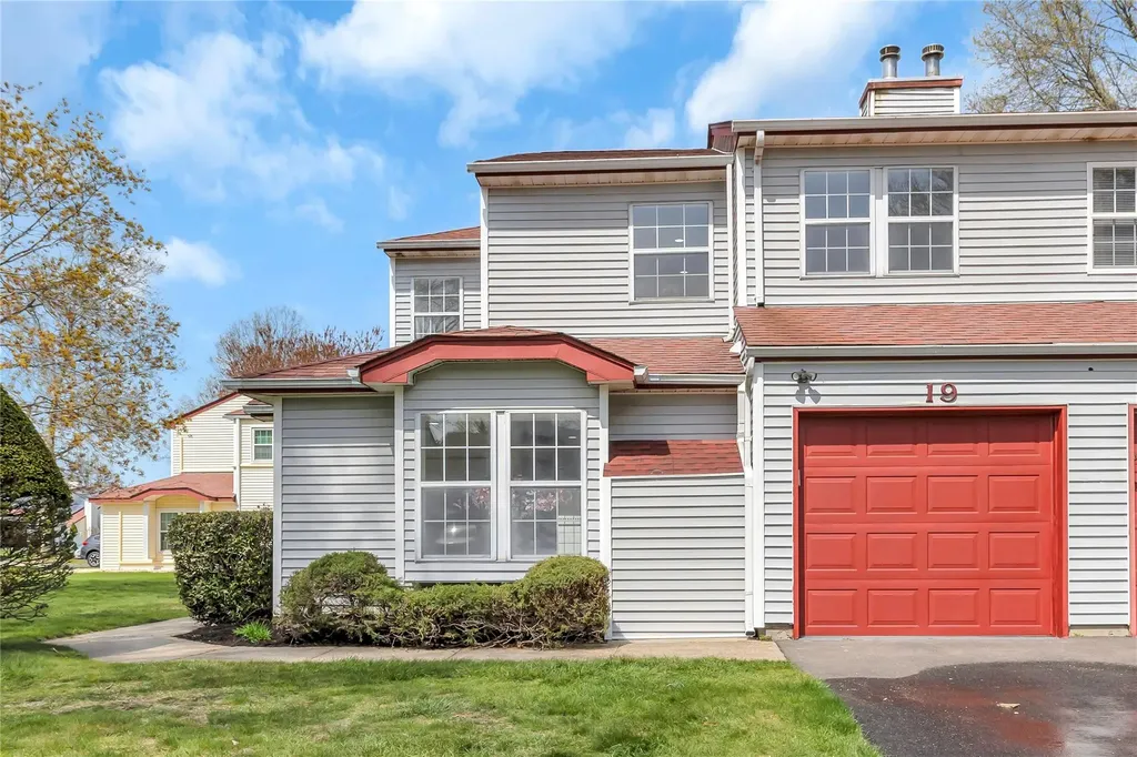 19 Hancock Court Coram NY 11727