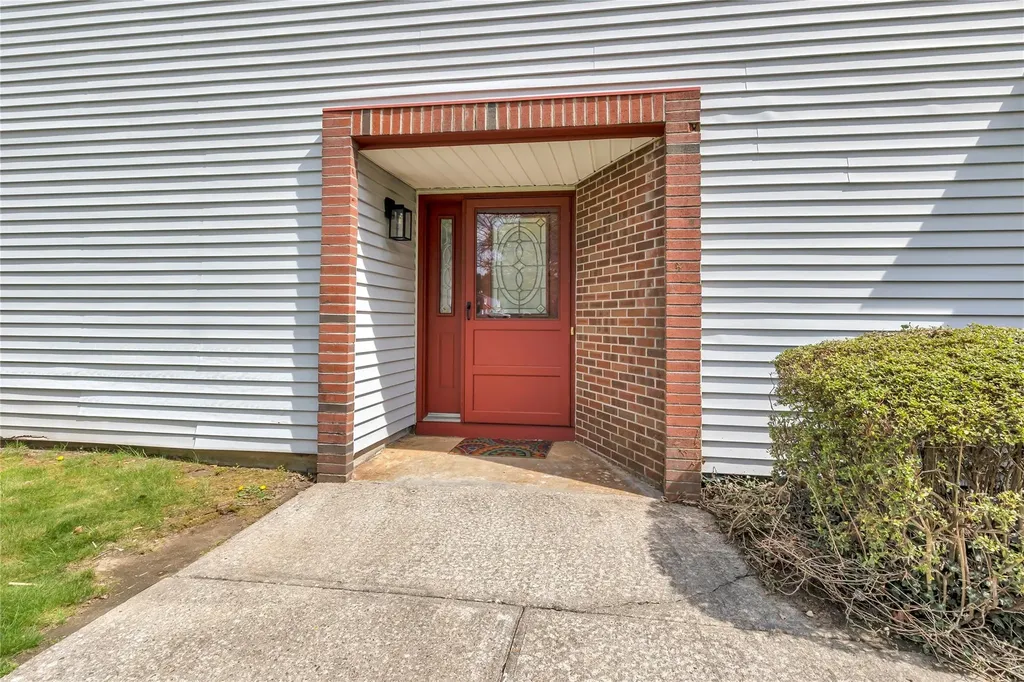 19 Hancock Court Coram NY 11727