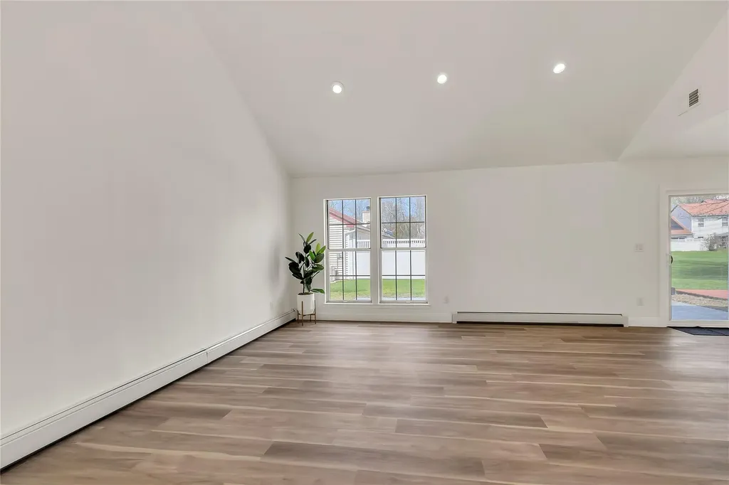 19 Hancock Court Coram NY 11727