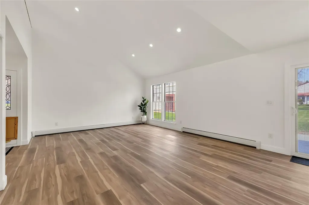 19 Hancock Court Coram NY 11727
