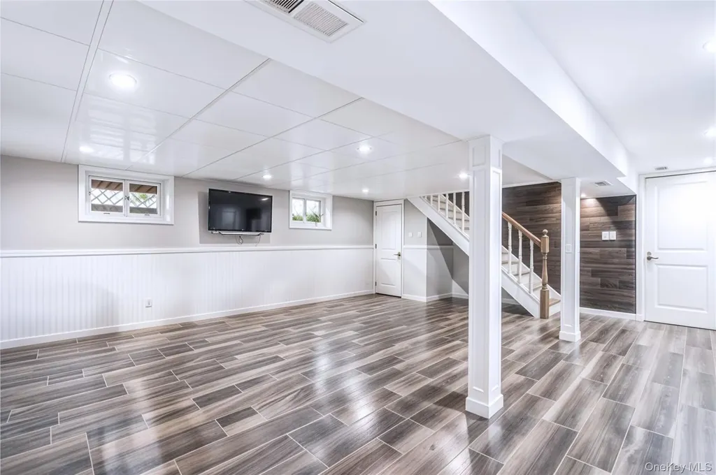 8 Raven Drive Commack NY 11725